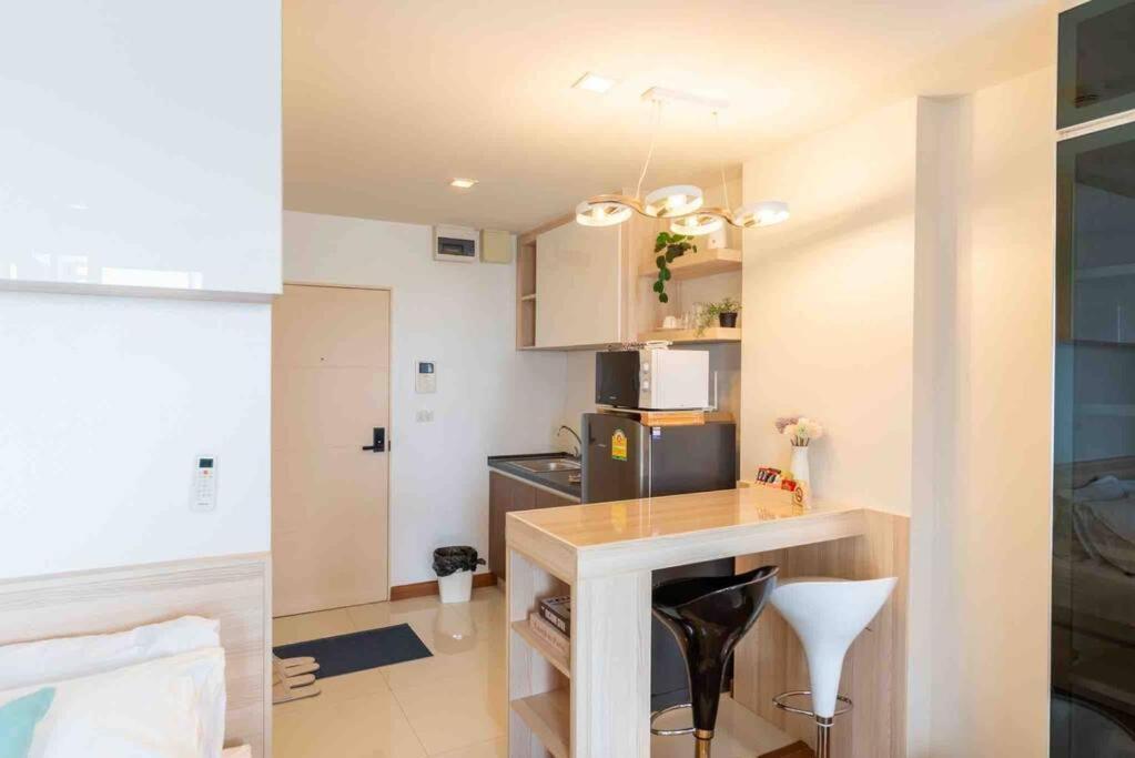 Comfy Close To Bkk Airport, Workspace, Food Marts, Quiet Place To Bangkok