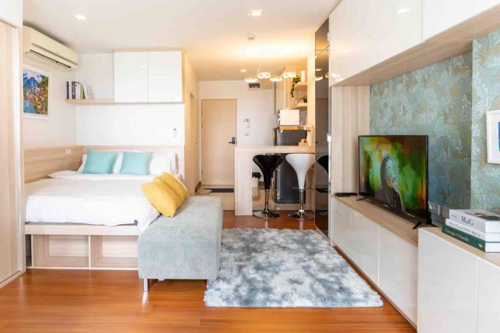 Apartment Comfy Close To Bkk Airport, Workspace, Food Marts, Quiet Place To *