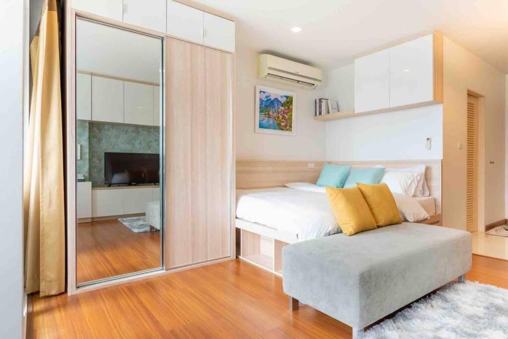 Comfy Close To Bkk Airport, Workspace, Food Marts, Quiet Place To Apartment