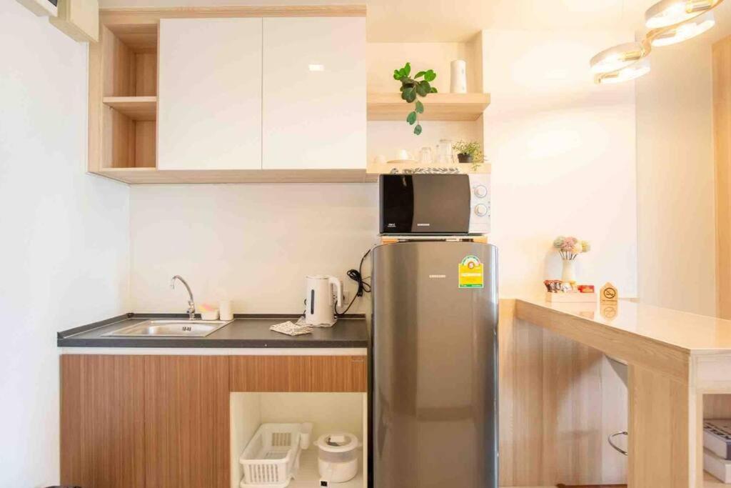 Comfy Close To Bkk Airport, Workspace, Food Marts, Quiet Place To Apartment Bangkok