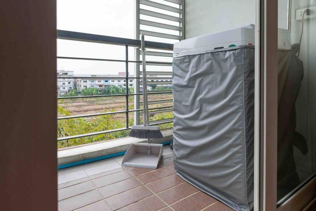 Apartment Comfy Close To Bkk Airport, Workspace, Food Marts, Quiet Place To Bangkok