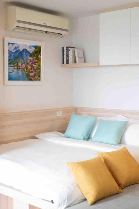 Comfy Close To Bkk Airport, Workspace, Food Marts, Quiet Place To Bangkok
