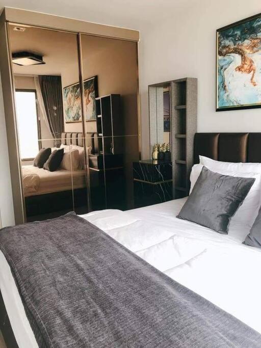 1 Bedroom Plus@42th Fl /2-3 Min Walk To Bts Mrt Ladprao Apartment