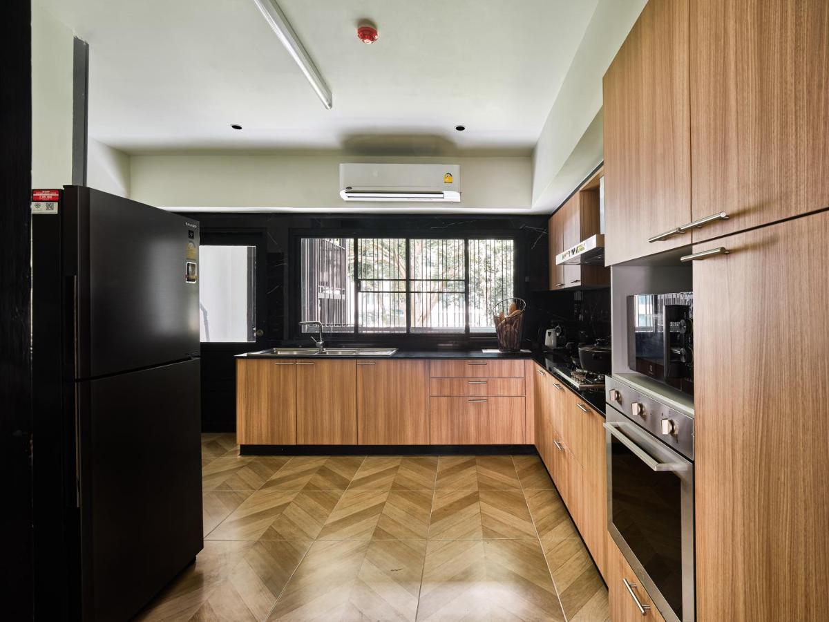 Hotel Floral Court & Sukhumvit 13 4*