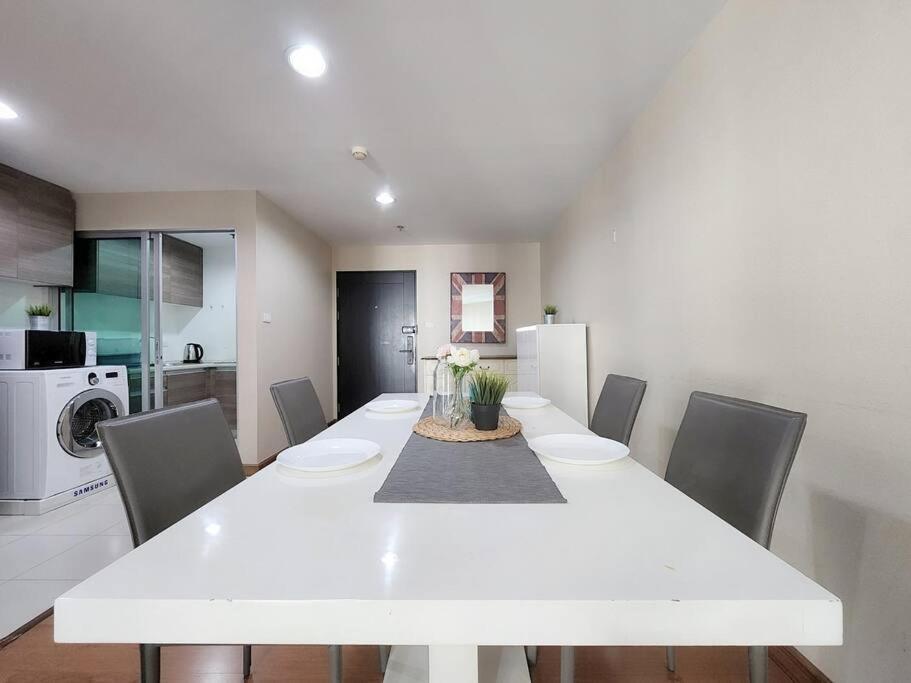 Apartment 3 Bed 2 Bath Unit Near Jodd Fair Market