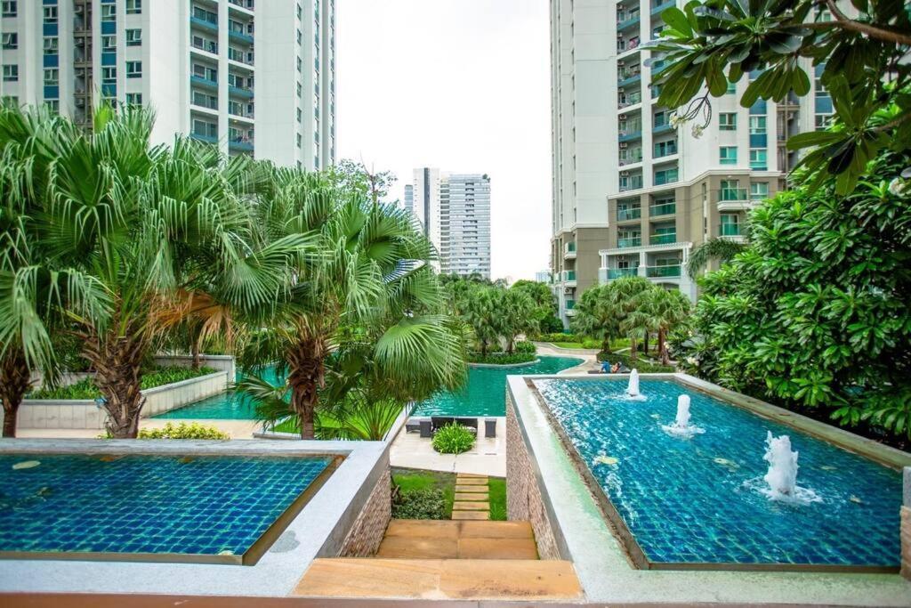 3 Bed 2 Bath Unit Near Jodd Fair Market * Bangkok