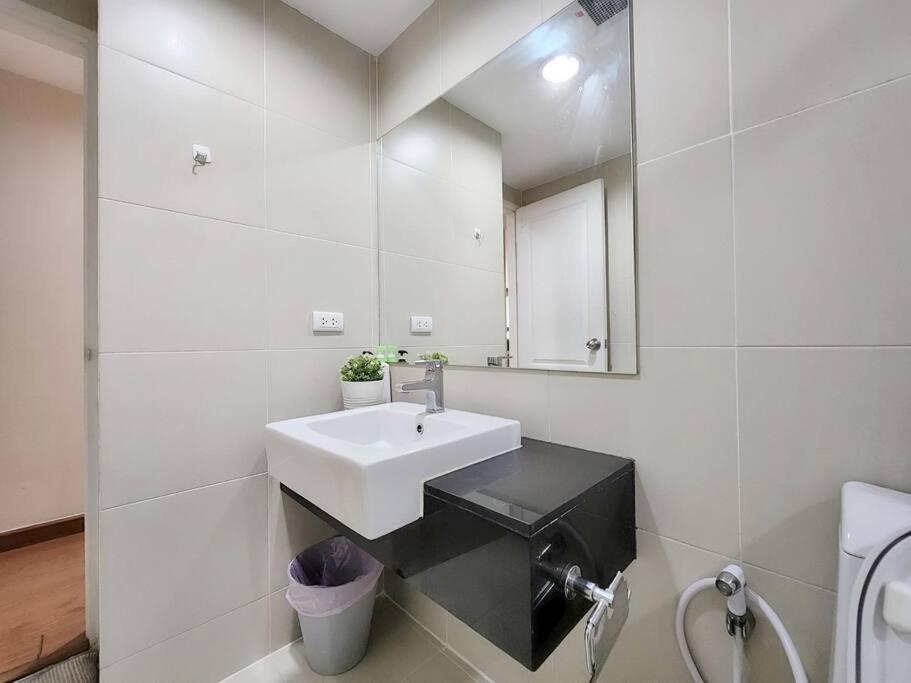 Apartment 3 Bed 2 Bath Unit Near Jodd Fair Market