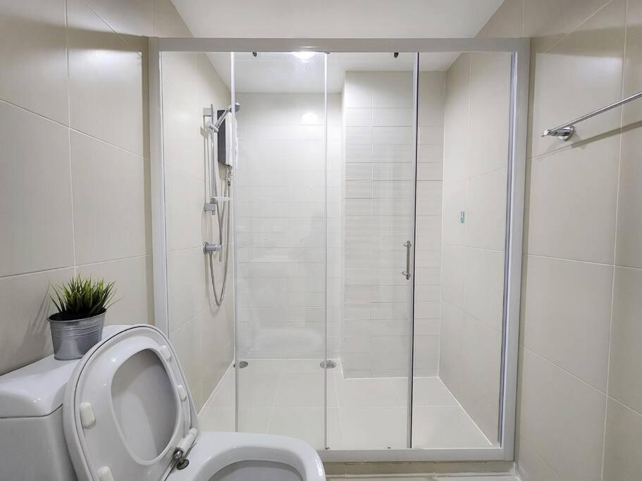Apartment 3 Bed 2 Bath Unit Near Jodd Fair Market *