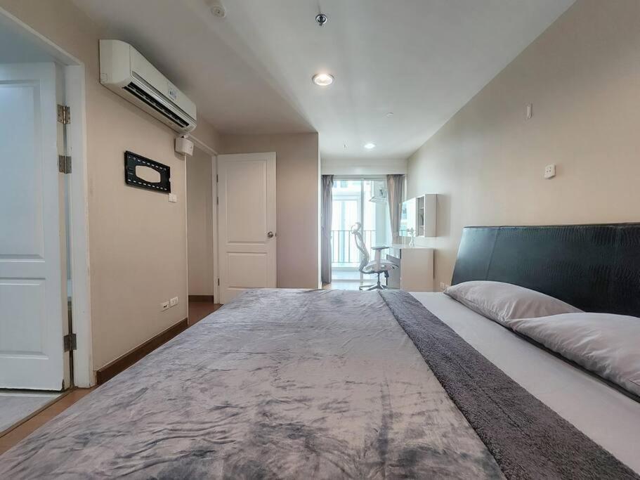 3 Bed 2 Bath Unit Near Jodd Fair Market Apartment Bangkok