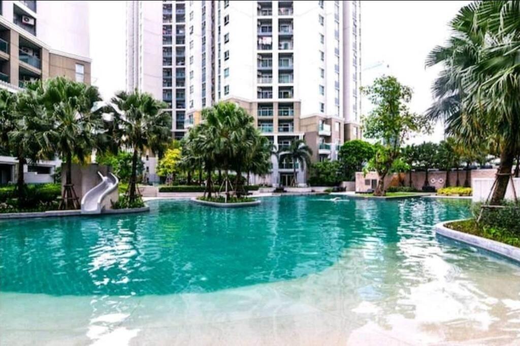 Apartment 3 Bed 2 Bath Unit Near Jodd Fair Market Bangkok