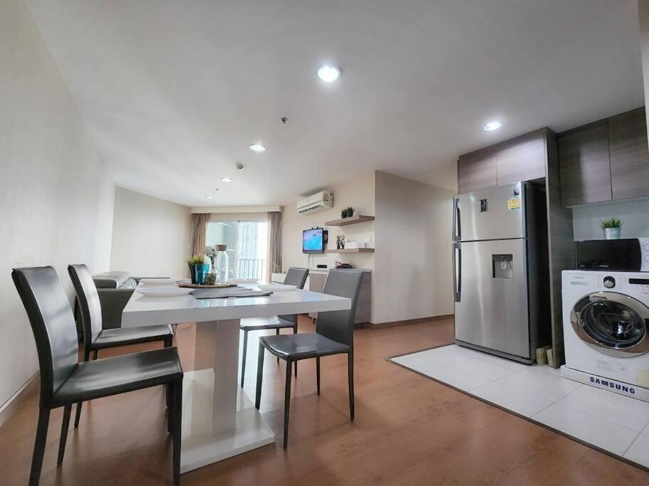 3 Bed 2 Bath Unit Near Jodd Fair Market Apartment *