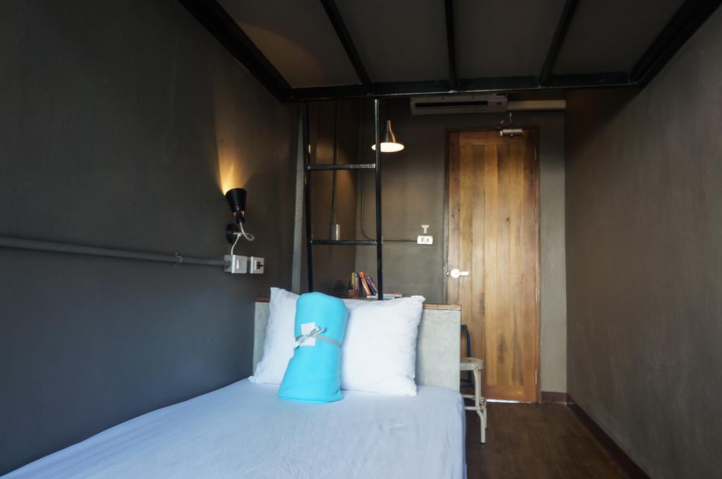 In A Box Hostal