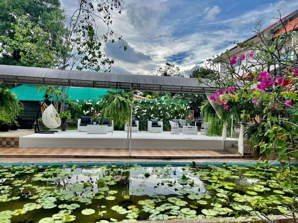 Hostel Baan Sood Soi 1 บ้านสุดซอย เรซิเด้นท์ 1 *