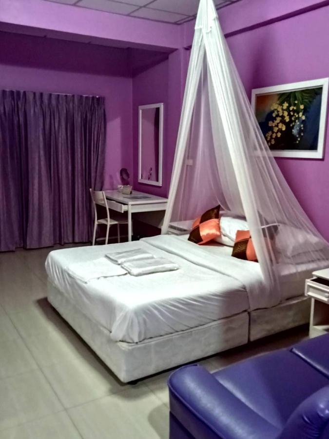 Hostel Baan Sood Soi 1 บ้านสุดซอย เรซิเด้นท์ 1 *