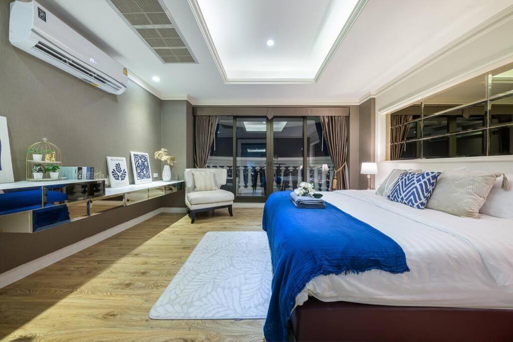 View, Big Apartment, Great Location
