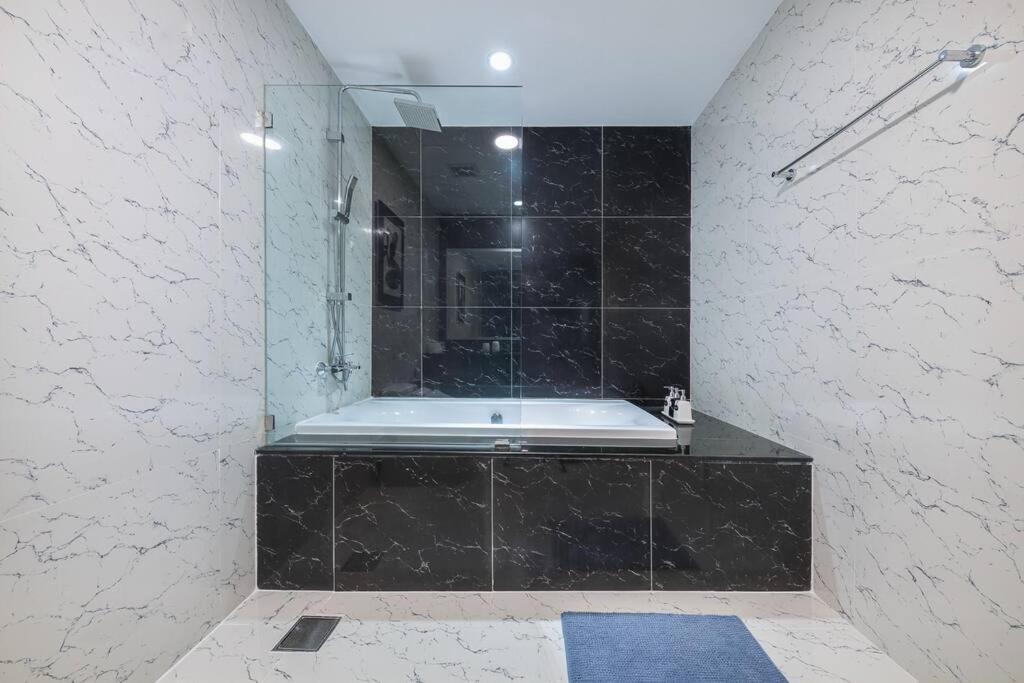 Apartemen View, Big Apartment, Great Location Bangkok