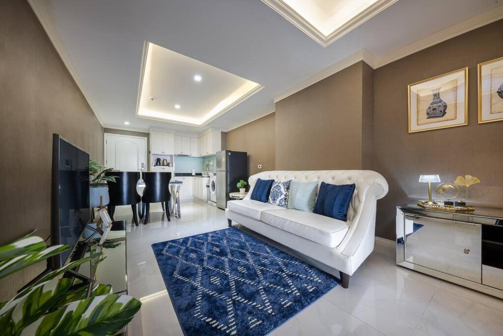 View, Big Apartment, Great Location *