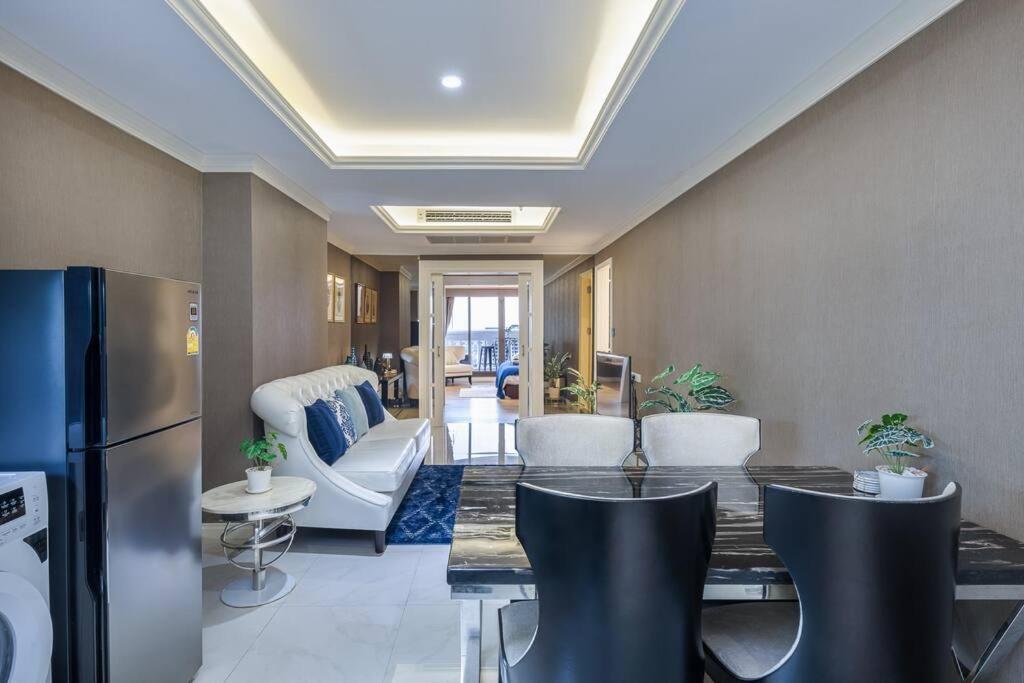 View, Big Apartment, Great Location *