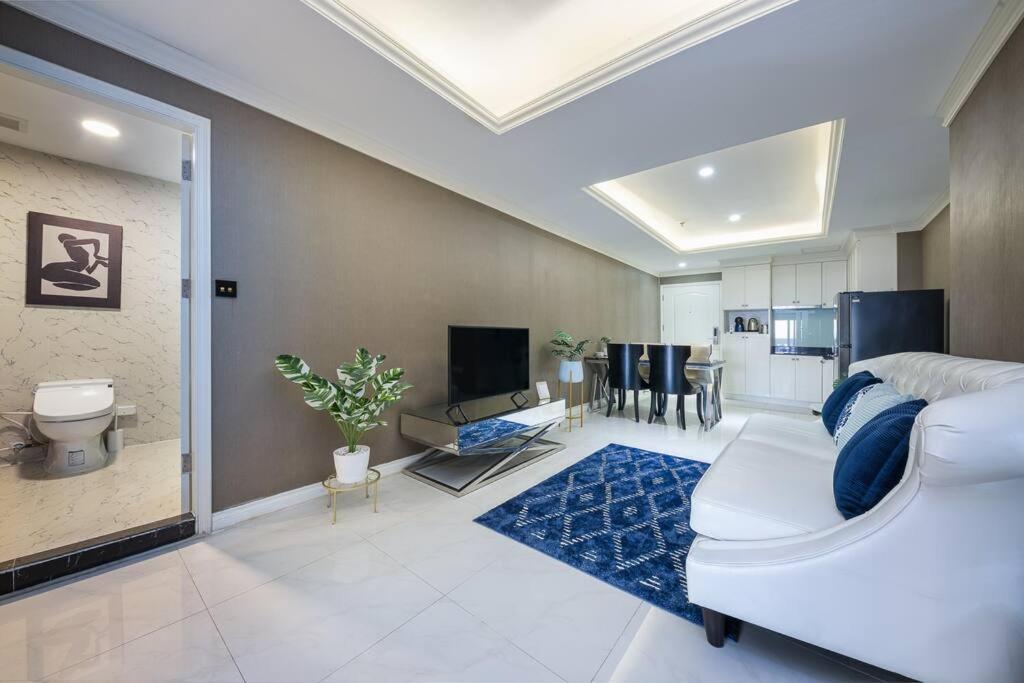 View, Big Apartment, Great Location Apartemen *