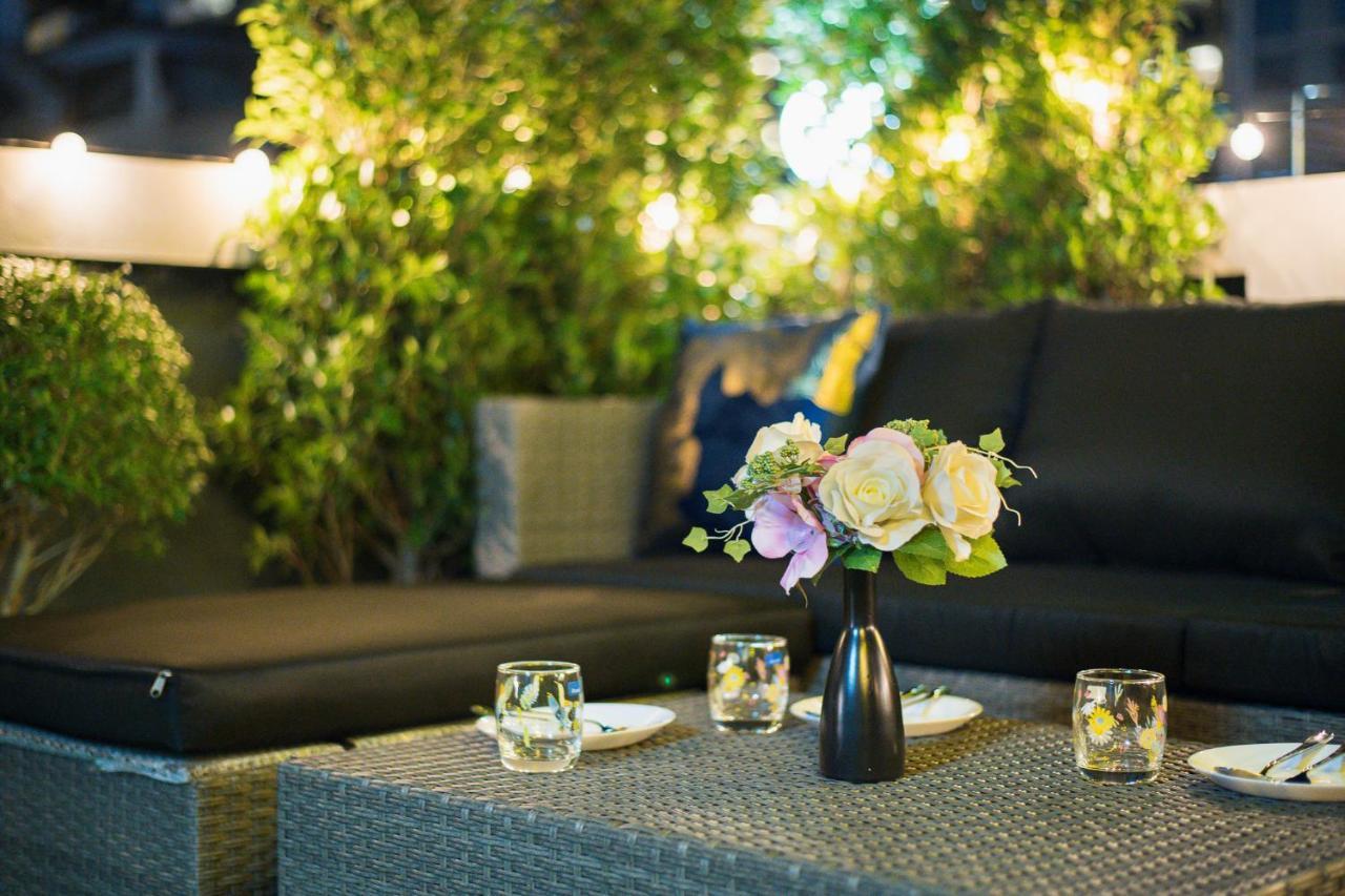 Rooftop Paradise Newly Built 900meters To Chidlombts And Central World Free Airport Pickup Holiday home *