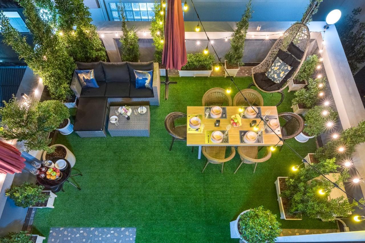 Rooftop Paradise Newly Built 900meters To Chidlombts And Central World Free Airport Pickup Holiday home *