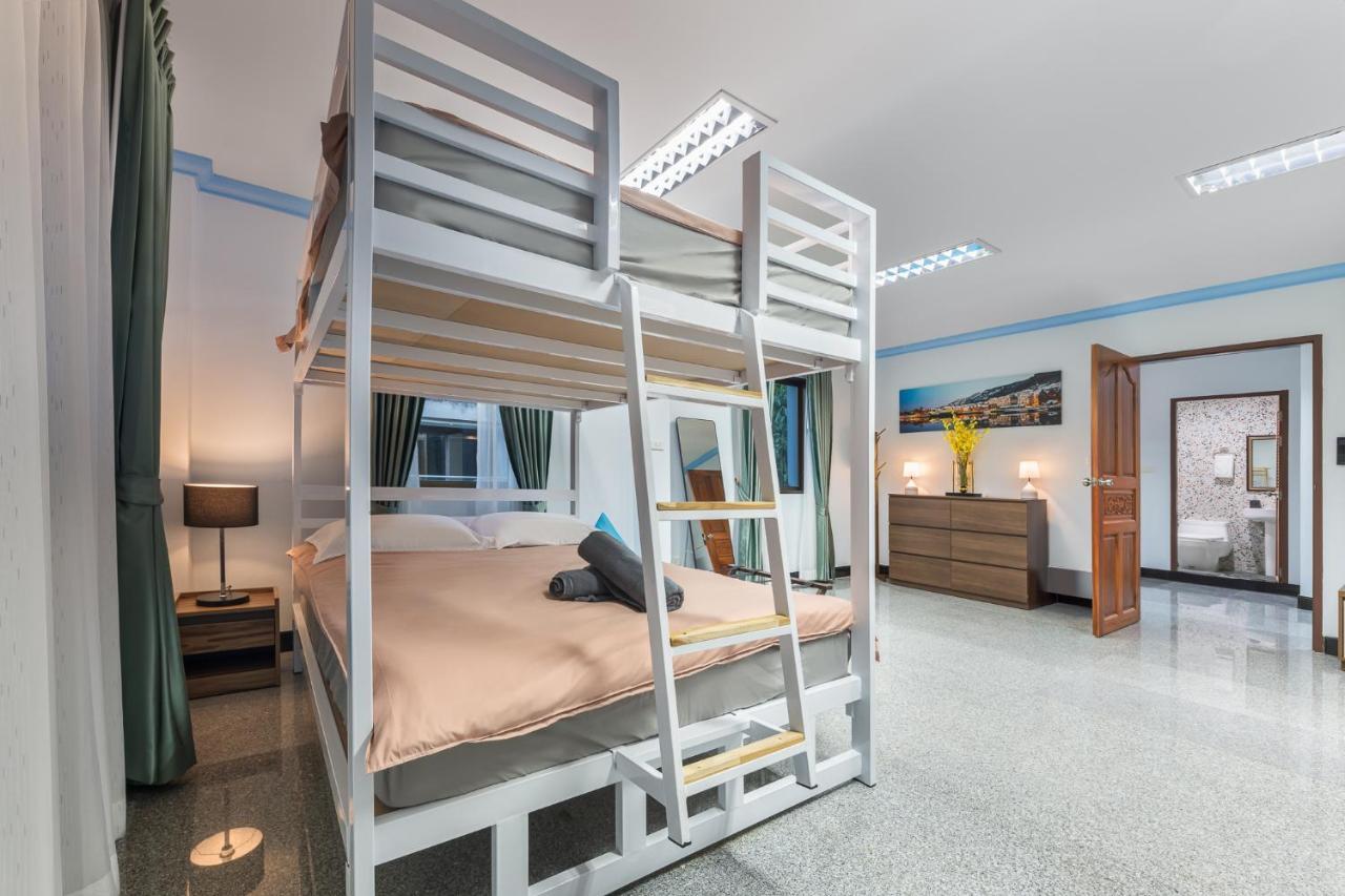 Holiday home Rooftop Paradise Newly Built 900meters To Chidlombts And Central World Free Airport Pickup Bangkok