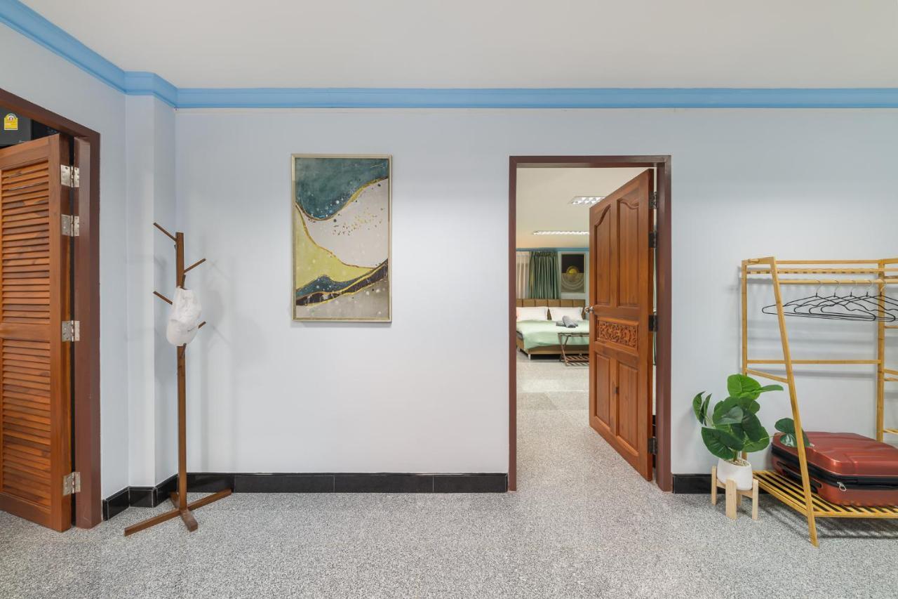 Rooftop Paradise Newly Built 900meters To Chidlombts And Central World Free Airport Pickup Holiday home