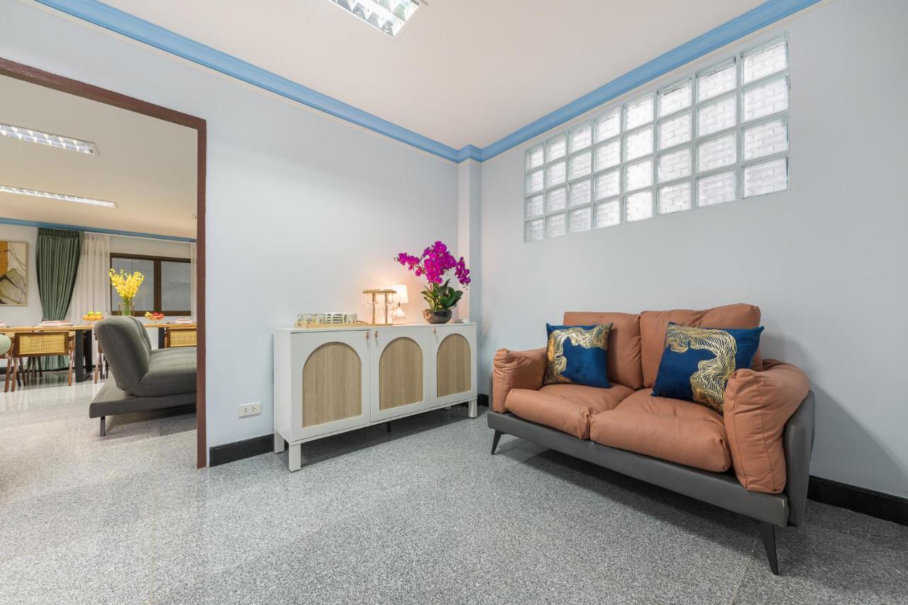 Holiday home Rooftop Paradise Newly Built 900meters To Chidlombts And Central World Free Airport Pickup Bangkok