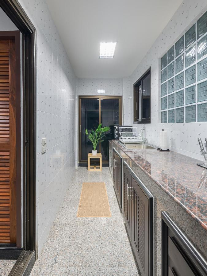 Rooftop Paradise Newly Built 900meters To Chidlombts And Central World Free Airport Pickup Holiday home Bangkok