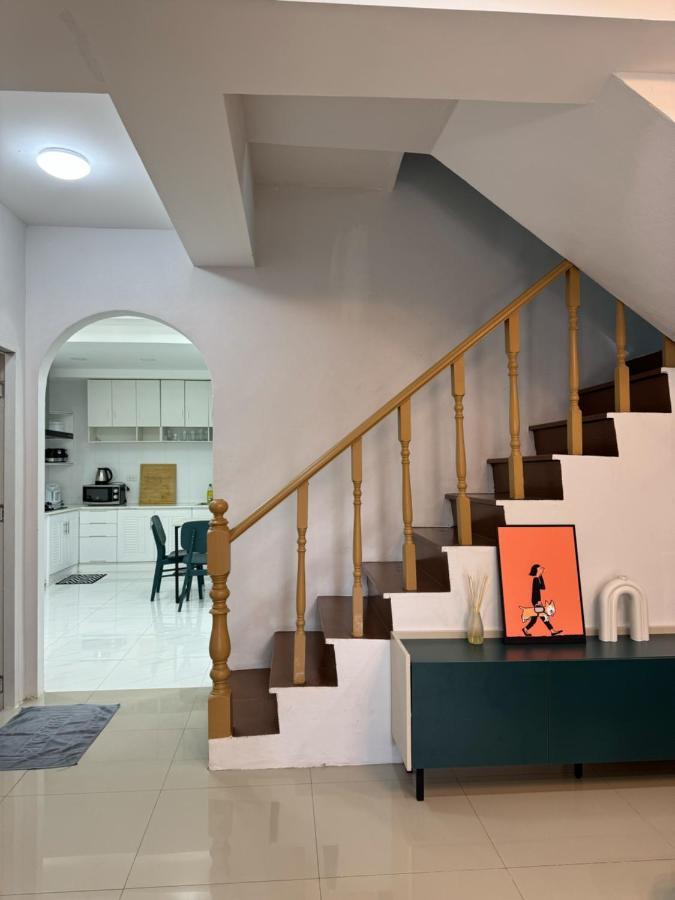 Miq Hk111-4br Ratchada-huaykwang 14pax Leilighet *