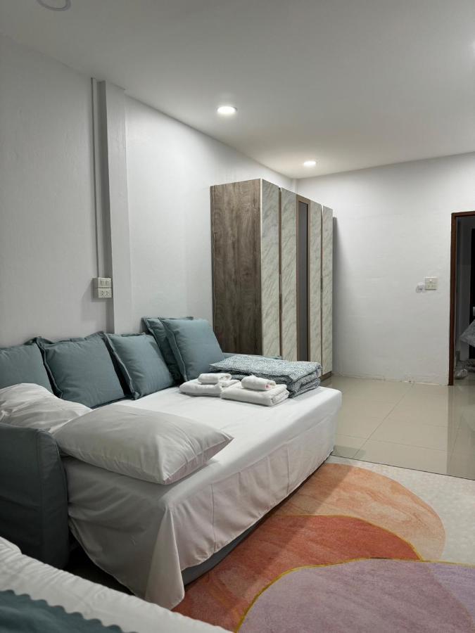 Miq Hk111-4br Ratchada-huaykwang 14pax Leilighet *