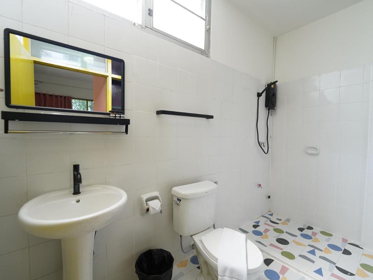 Roomquest Pratunam Hotel 4*