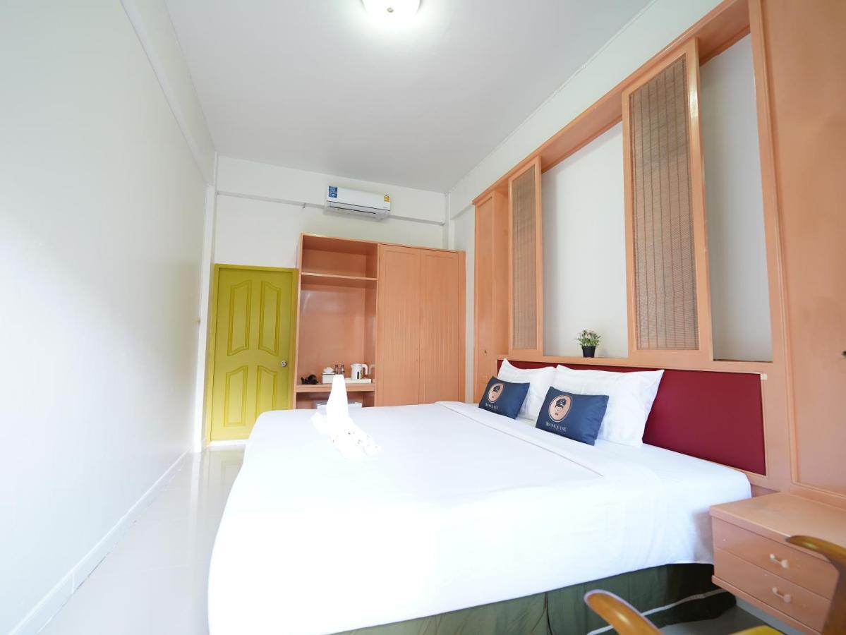 Roomquest Pratunam Bangkok