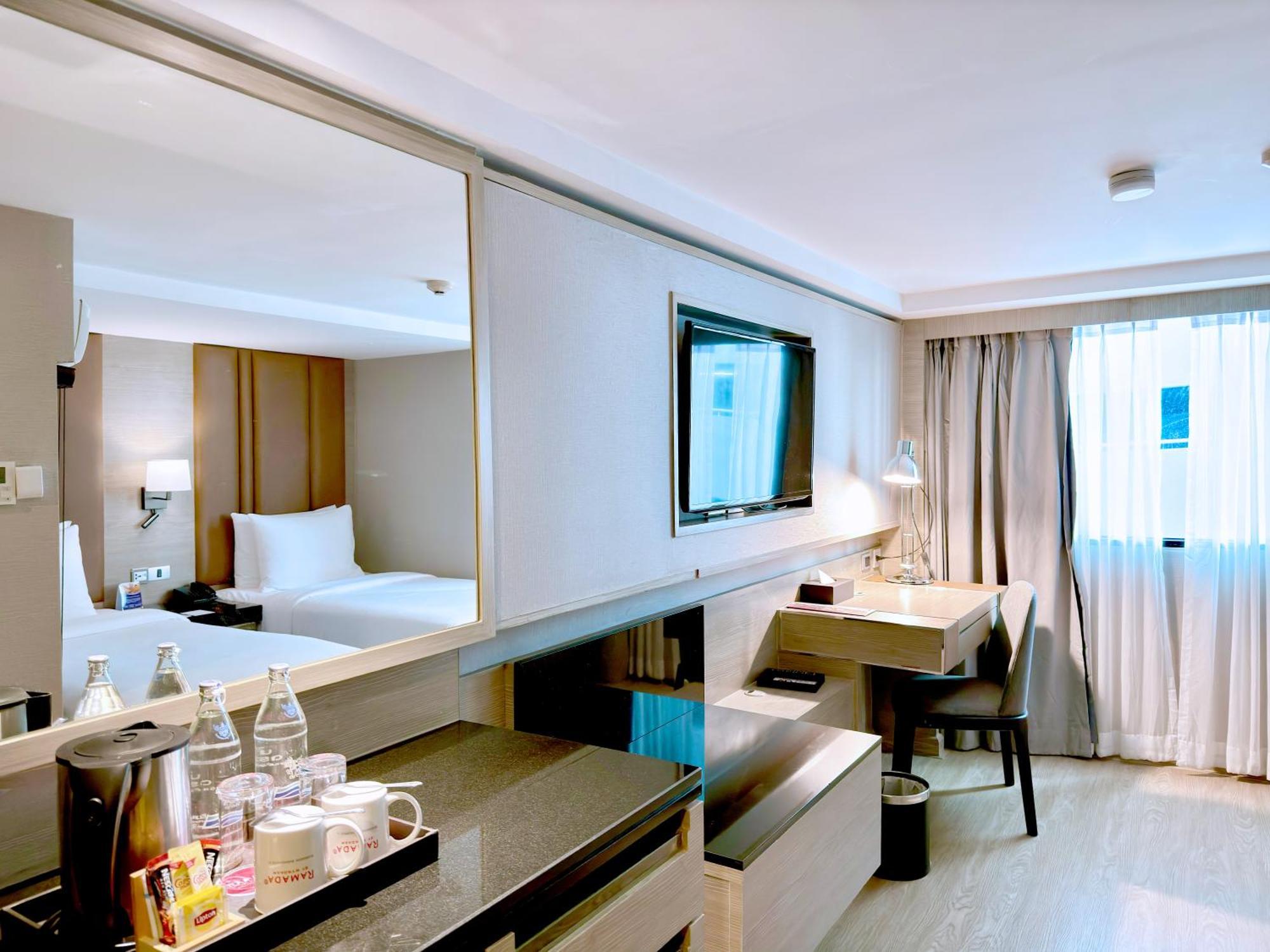Ramada By Wyndham Sukhumvit 11 4* Bangkok