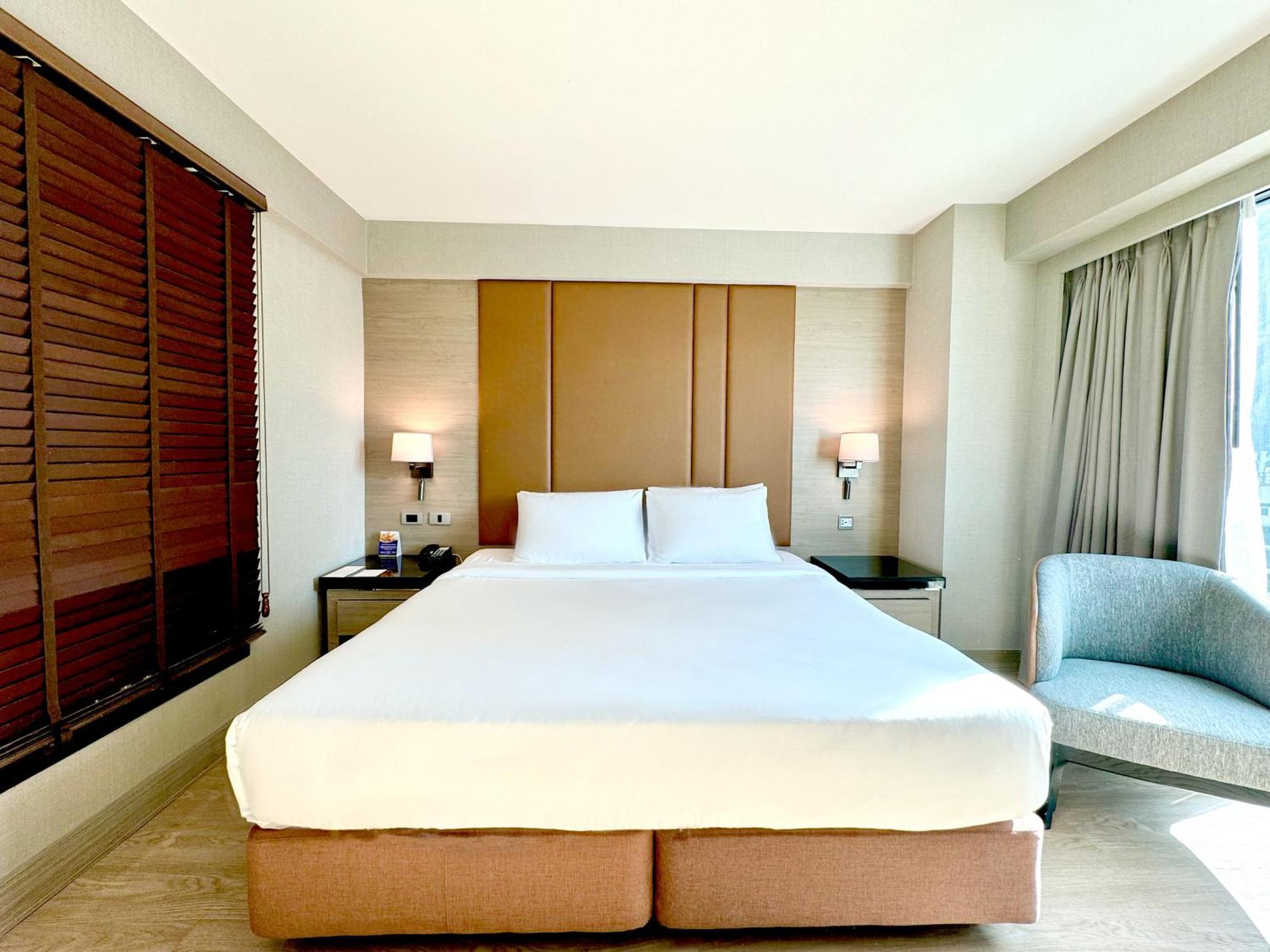 Ramada By Wyndham Sukhumvit 11 Hotel Bangkok