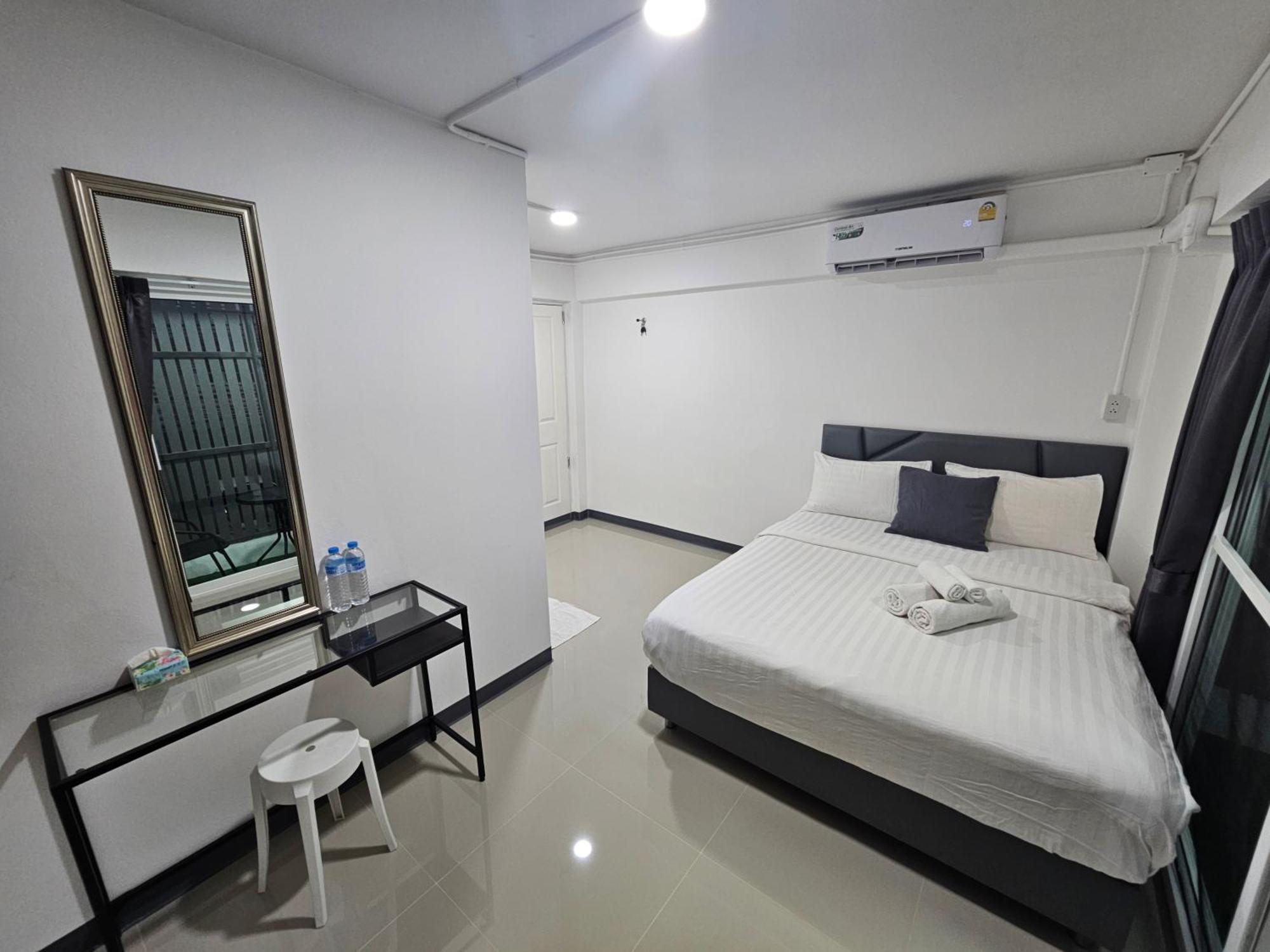 Loft 21 Romklao Bangkok