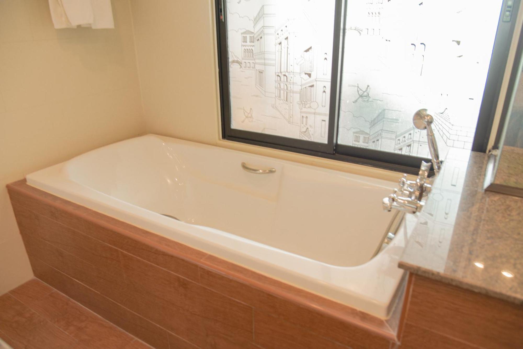 The Sunreno Sha 3*