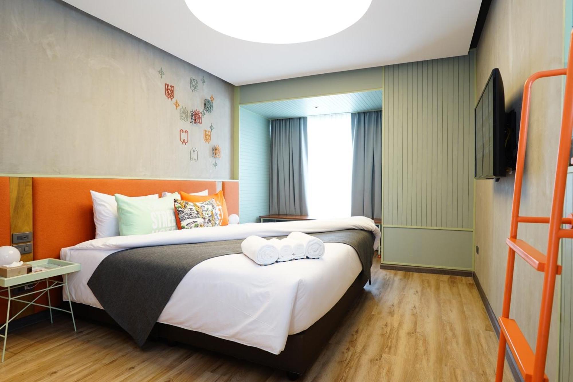Samsen Street 4*