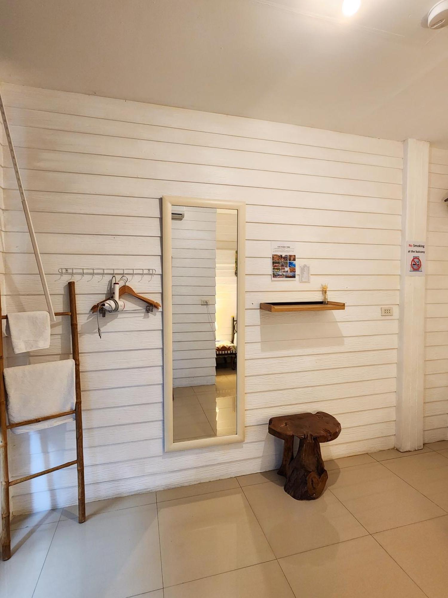 Back Backpackers Ostello