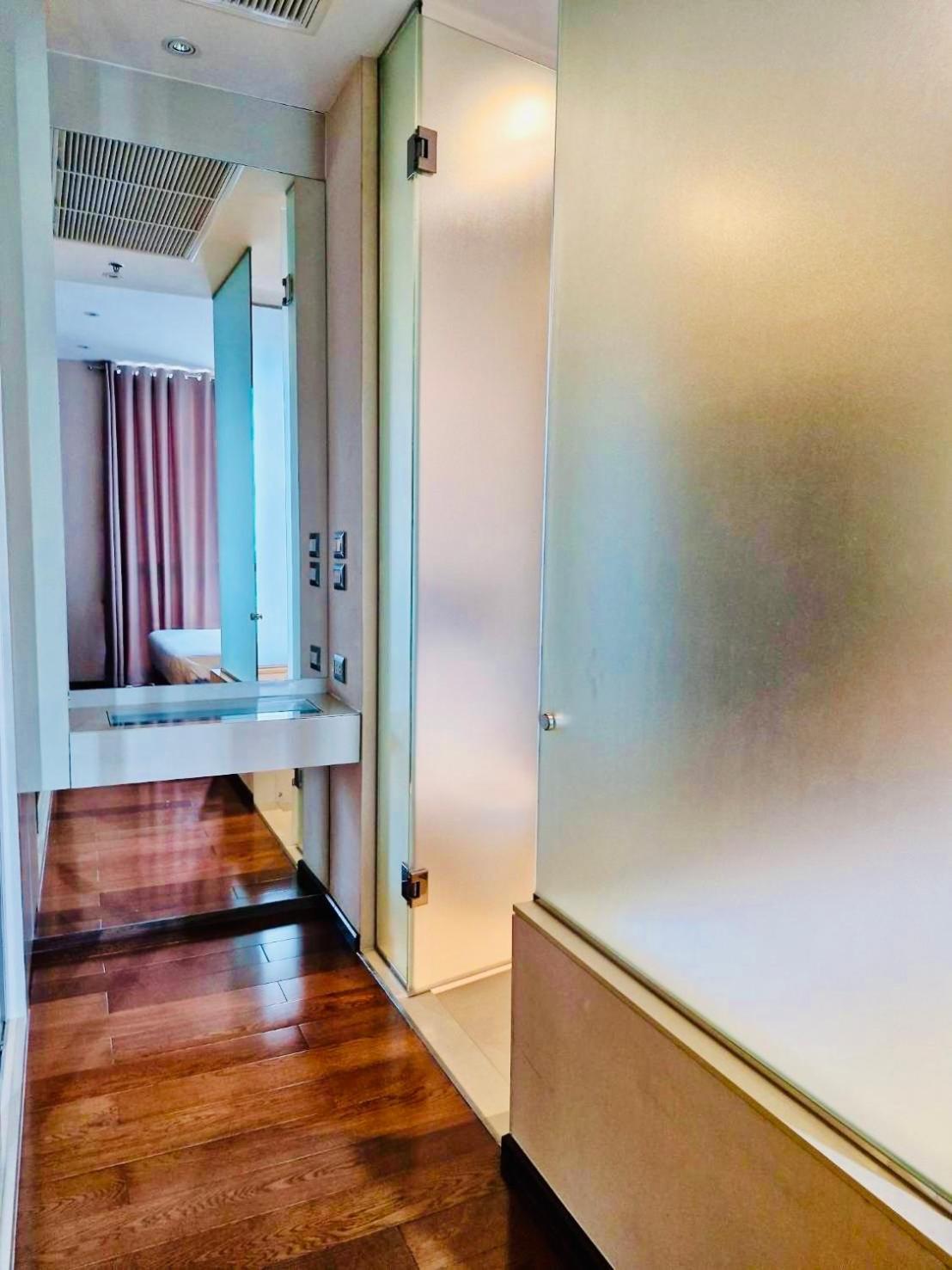 Luxury 1bed 1bath 300m Bts Phrom Phong, Emporium Emsphere Emquartier Apartemen