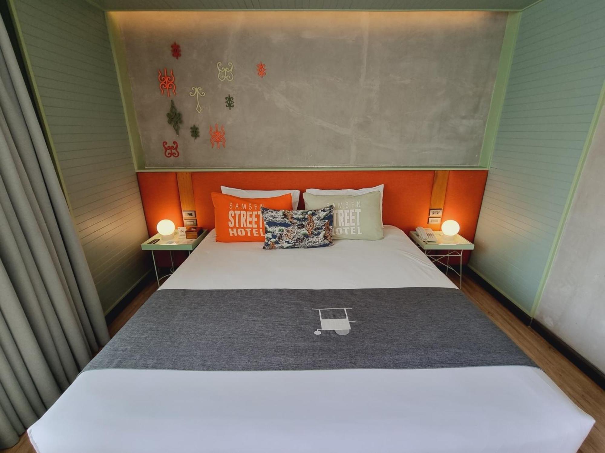 Samsen Street 4*