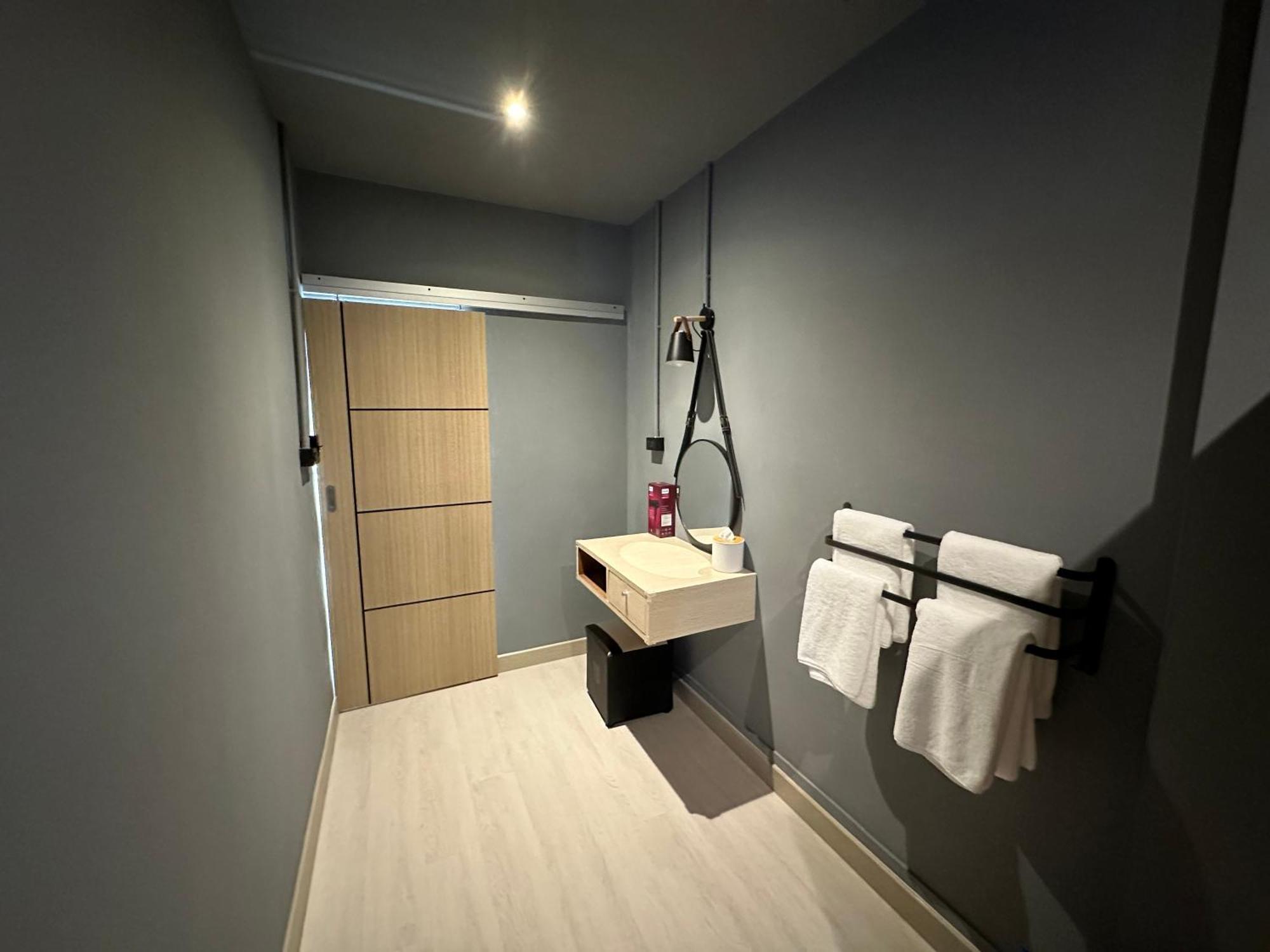 Phuket Vibe, House, 7 Mins To Bts, Center, Private In Sathon, Private Bathroom, Bangkok, Thailand Pensión Bangkok