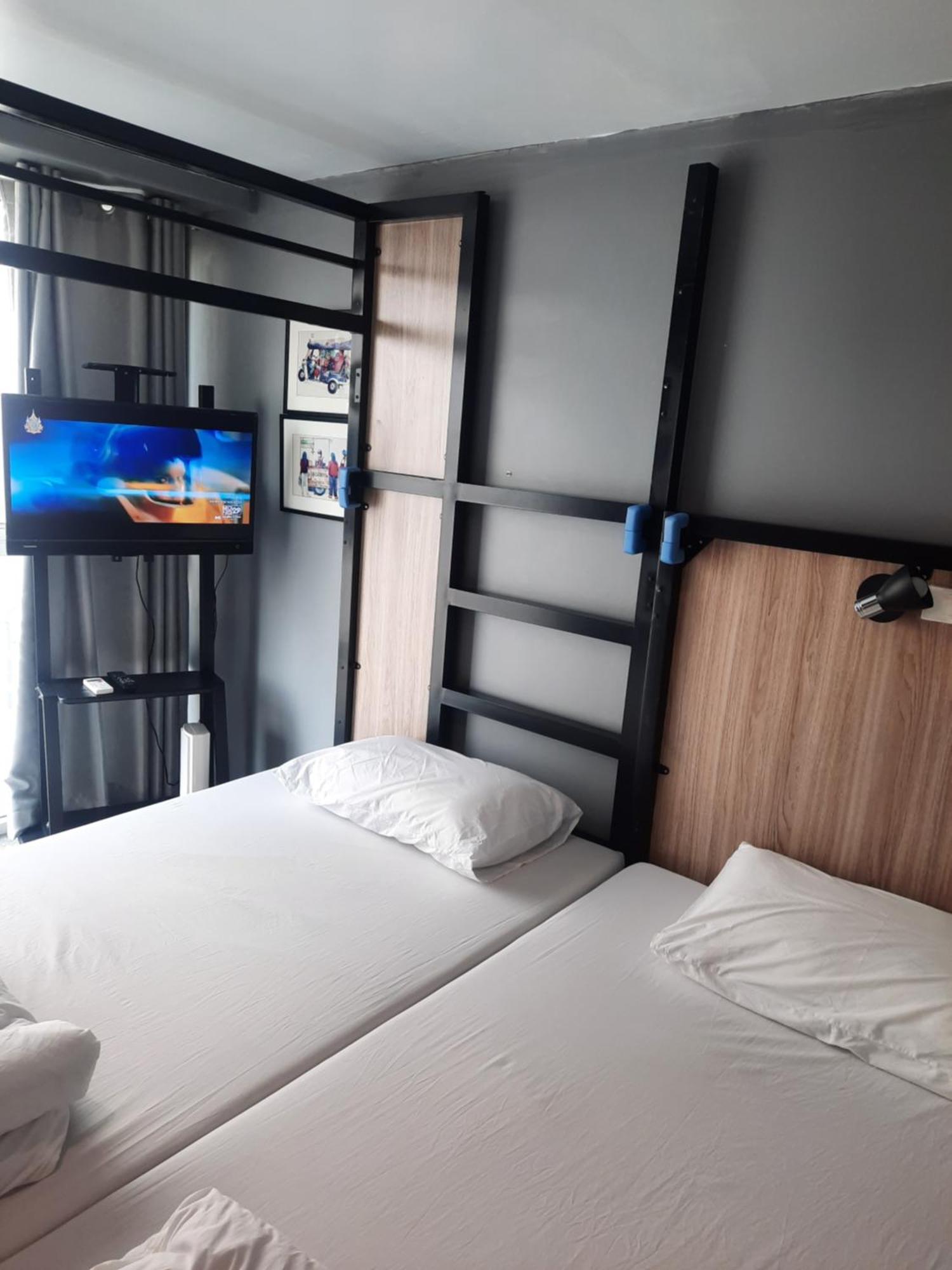 Sleep To Fly & Suvarnabhumi Airport Hostal *