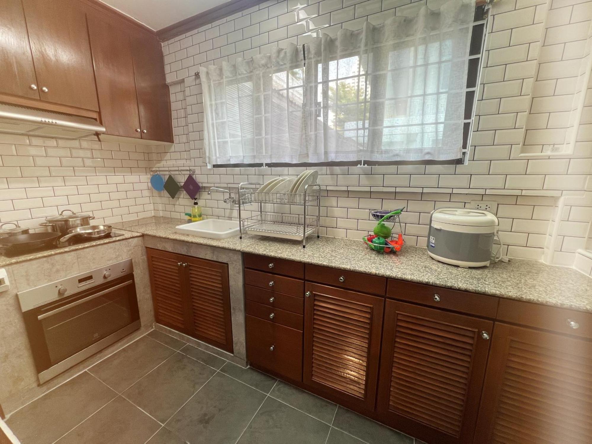 At Nana-5bed, Center, Nana Bts, Mbk, World, Siam * Bangkok