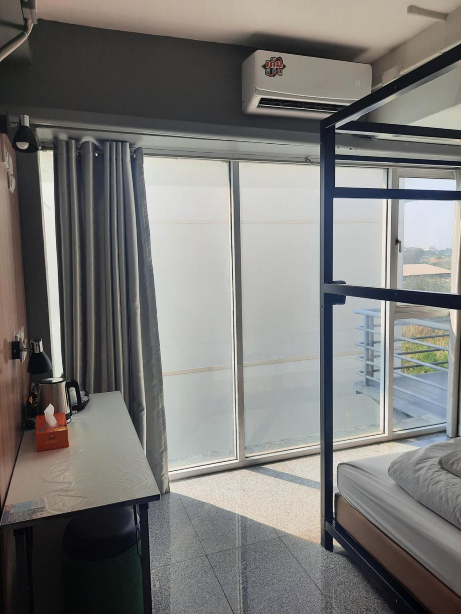 Sleep To Fly & Suvarnabhumi Airport Hostal *