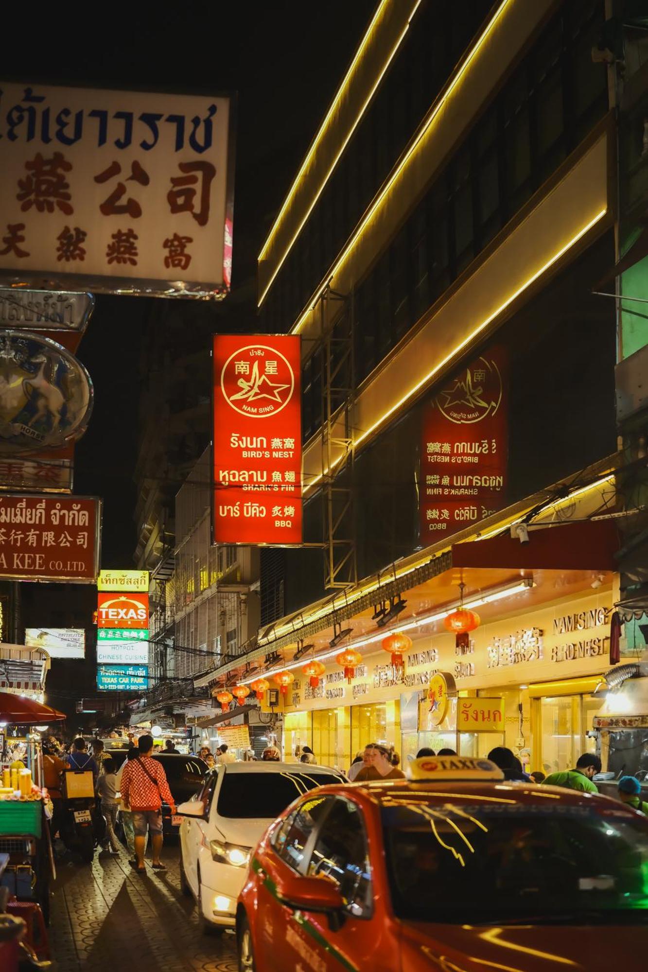 Apartment 3br In China Town, Rare To Find 2 Mins From Mrt Train