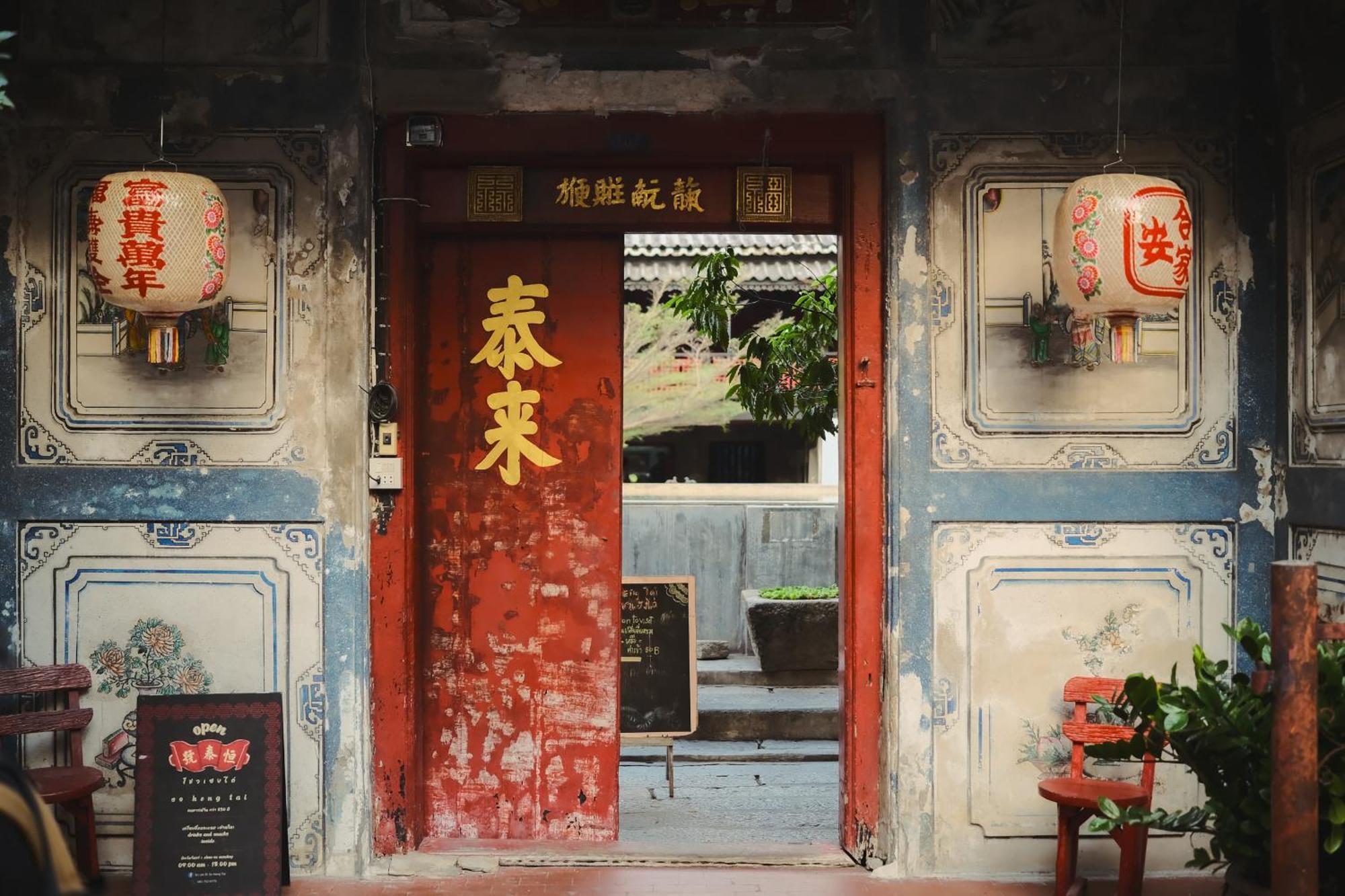 3br In China Town, Rare To Find 2 Mins From Mrt Train Apartment *