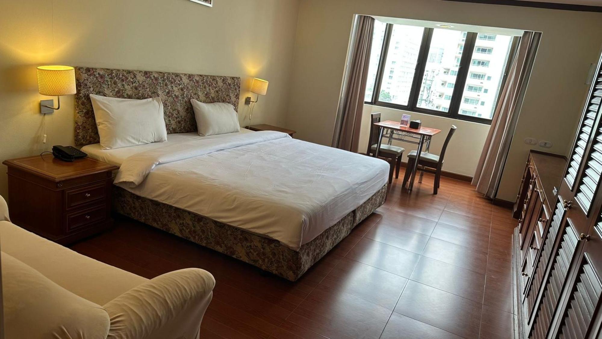 Omni Tower Sukhumvit Soi 4 Direct Căn hộ