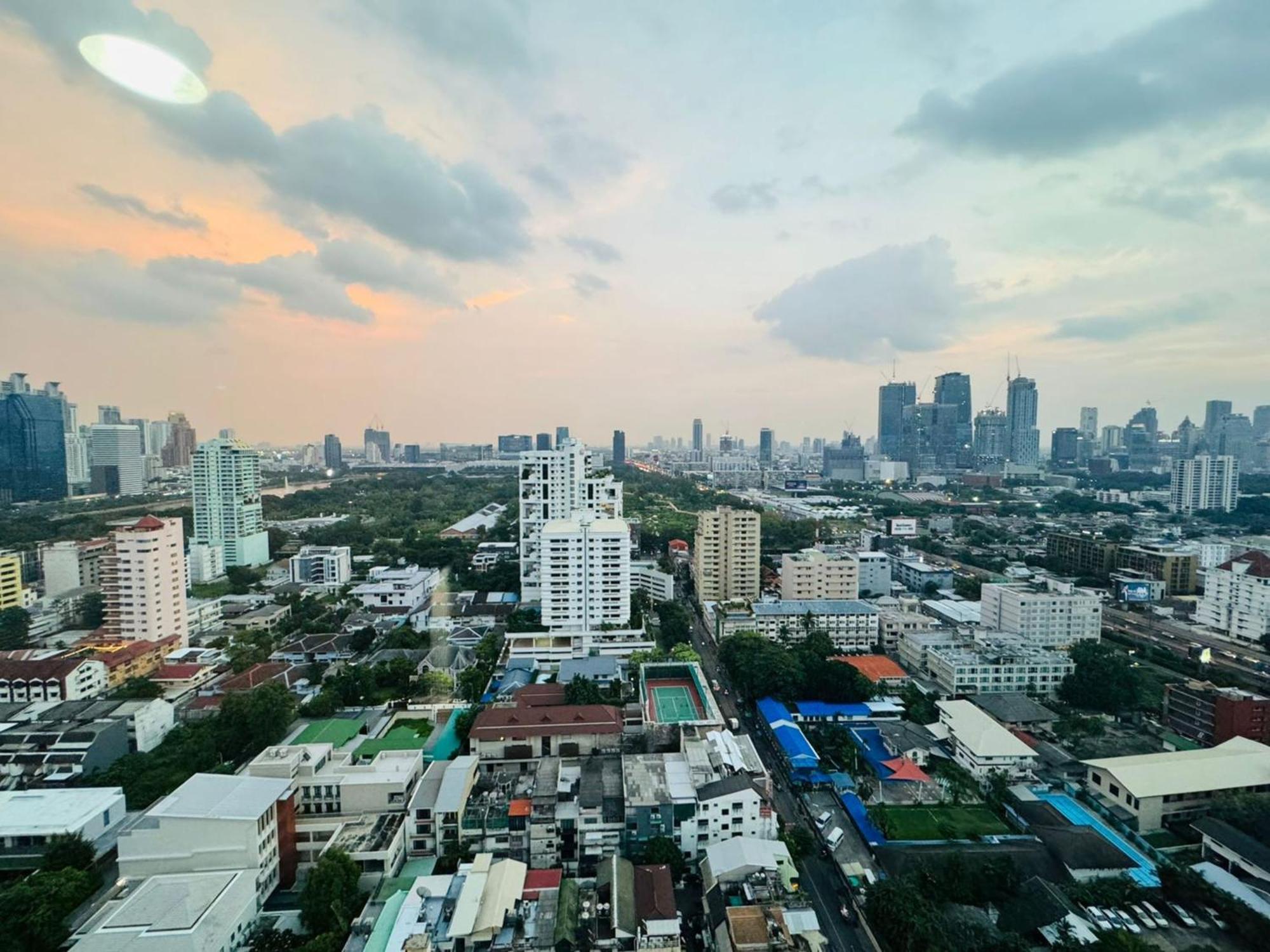 Omni Tower Sukhumvit Soi 4 Direct Bangkok