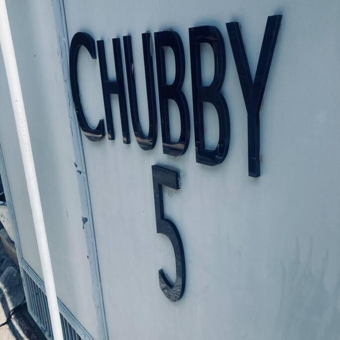 Apartment Chubby 5 *